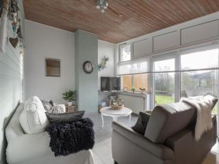 Cozy Bungalow with Patio - Sint Maartenszee - 3