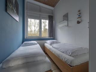 Stylish beachside bungalow with patio - Sint Maartenszee - 3