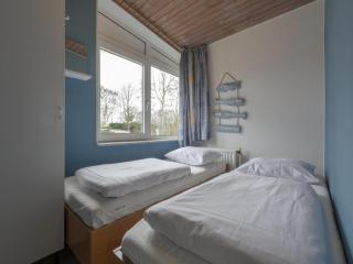 Stylish beachside bungalow with patio - Sint Maartenszee - 5