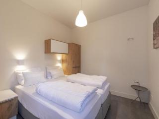 Holiday home with spacious enclosed garden - Sint Maartensvlotbrug - 8