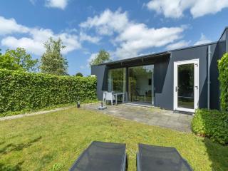 Holiday home with spacious enclosed garden - Sint Maartensvlotbrug - 7
