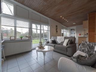 Spacious bungalow with lawn - Sint Maartenszee - 1