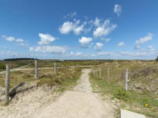 Stylish bungalow at Duinland park with patio - Sint Maartensvlotbrug - 3