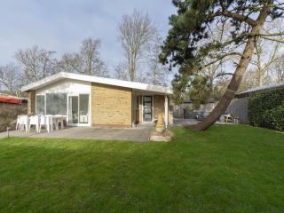Stylish bungalow at Duinland park with patio - Sint Maartensvlotbrug - 8