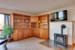 Lakefront Family Retreat with Dock in Newport! - Newport - 6