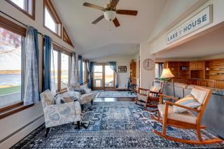 Lakefront Family Retreat with Dock in Newport! - Newport - 5