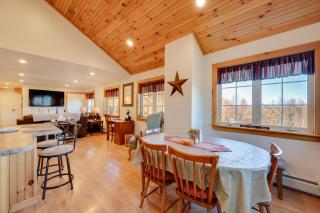 Apartment with Balcony and Lake View in Newport! - Newport - 0