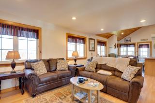 Apartment with Balcony and Lake View in Newport! - Newport - 4