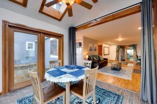 Lakeside Couples Escape with Dock in Newport! - Newport - 4