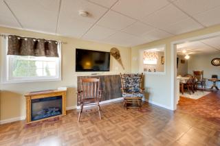 Couples Retreat with Lake View in Newport! - Newport - 5