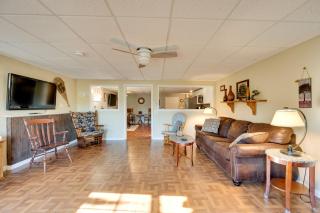Couples Retreat with Lake View in Newport! - Newport - 7