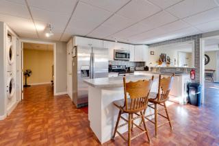 Couples Retreat with Lake View in Newport! - Newport - 1