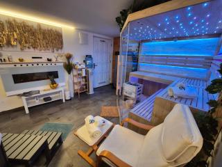 Holiday home LUNA - - 4