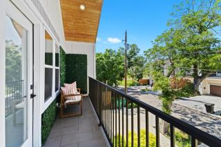 Downtown Luxe Retreat - King Bed, Pool, Pong, Billiards, Grill & FREE Coffee - 5
