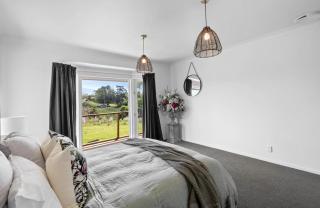 Spacious Home in Kaiwaka - 1