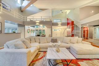 2 Mi to Six Flags Lake George Home with Large Patio - Queensbury - 6