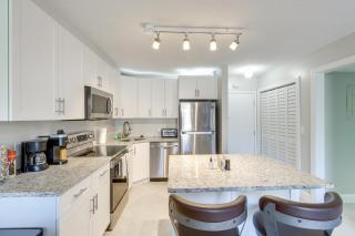 Walk to Blue Heron Beach 1st-Floor Lakefront Unit - 3