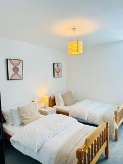 Apartment with Balcony near Chatham Dockside - Brompton - 8
