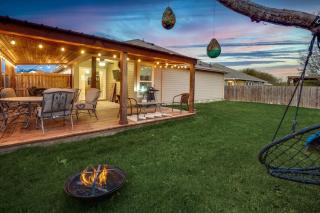 Spacious 3bed 2bath Family Home - 1