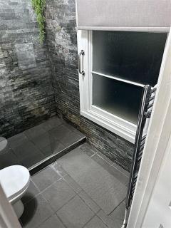 Beautiful & Vast Central Apartment Free Parking - Cheltenham - 2