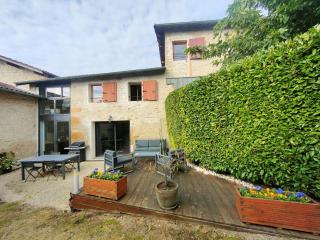 Maison en pierres dorées - Entre vignes et ville - 0