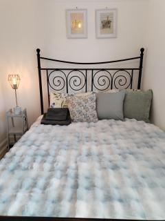 3 bed Hawthorn Berries House driveway & garden, M6 & M58 - Wigan - 9