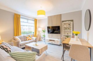 Stylish Two Bedroom Apartment with Private Parking - Perth - 0
