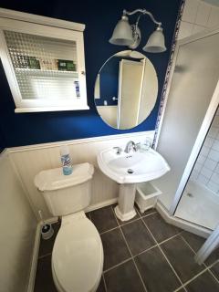 Panoramic Lakeview Suite Ultimate Comfort and Serenity - - 3