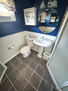 Panoramic Lakeview Suite Ultimate Comfort and Serenity - - 5