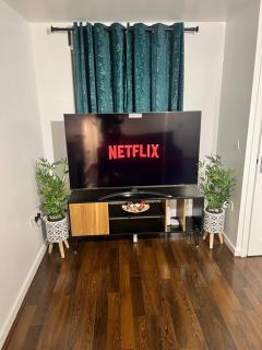 New Manchester City Getaway House with 2 FREE Parking - 8