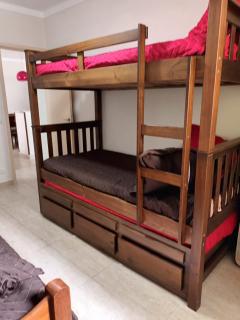 Praia Pitangueiras- Apartamento Quarto e sala - Vaga garagem- Duas quadras da praia- Próximo mercado, bares e restaurantes - Guarujá - 3