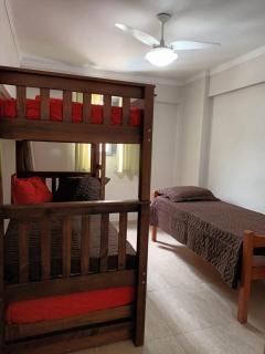 Praia Pitangueiras- Apartamento Quarto e sala - Vaga garagem- Duas quadras da praia- Próximo mercado, bares e restaurantes - 4