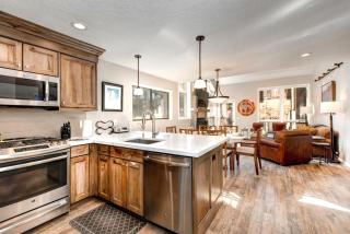 KBM Resorts Bright and Airy 4Bdrm luxury Park City home with gas fireplace easy access RPT-14T - Park City - 0