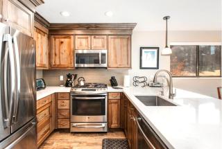 KBM Resorts Bright and Airy 4Bdrm luxury Park City home with gas fireplace easy access RPT-14T - Park City - 9