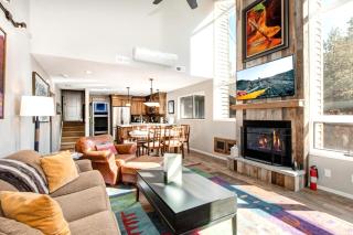 KBM Resorts Bright and Airy 4Bdrm luxury Park City home with gas fireplace easy access RPT-14T - Park City - 3