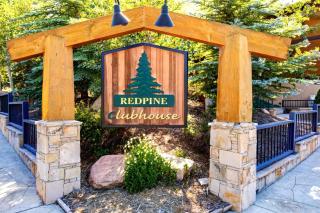 KBM Resorts Red Pine Free Door-to-Ski shuttle Near Cabriolet at Canyons and VillageCommon hot tub Pool summer Tennis Gas Fireplace RPT-14t - 4