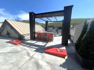 KBM Resorts Lift Lodge Walk to Ski Lift Elevator Access On Main St Hot Tub Restaurants Parking views LLC-103 - 5