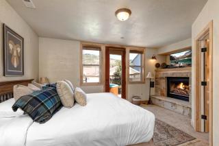 KBM Resorts 3bedroom home Walk to Park City Mountain shuttle to Main St PEA-1260 - 3