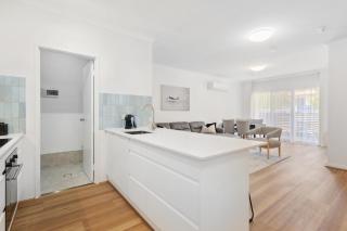 Central Escape 2 Bedroom Apartment with Courtyard - 2