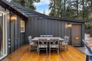 Westlake Cabin by AvantStay Hot Tub Near Skiing Walk to Restaurants Lake - Tahoe City - 8