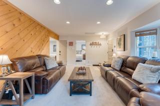 Westlake Cabin by AvantStay Hot Tub Near Skiing Walk to Restaurants Lake - Tahoe City - 2