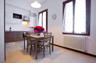 Good Wine Apartments - 9