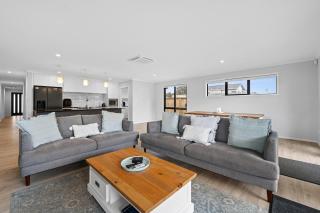 Fab Family Getaway - Waihi Beach Holiday Home - 5
