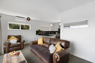 Stunning View on Woodlands - 4