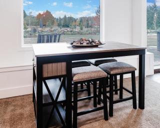 Stunning waterfall with spacious peaceful retreat - - 8