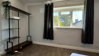 Maiden Lane, Crawley Spacious 3BR with Private Patio, great for long stays, contractors - Crawley - 4