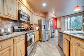 7 Miles to Downtown Reno with Hot Tub Cozy Getaway - Reno - 4