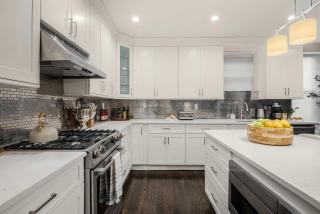 Luxe Harlem Retreat 3BR Designer Home w Parking - 1