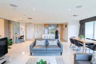 Liberty 727 -Glenelg- Marina & City Views - 2