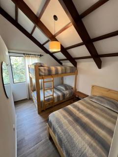 Cozy Home with Huge Lawn and Pool - WiFi - 5